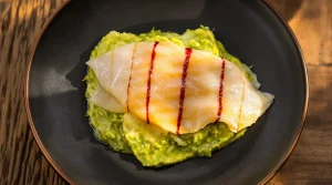 Gebeizter Lachs mit Wasabi-Gurkensalat und roten Zwiebeln – leicht, frisch und aromatisch