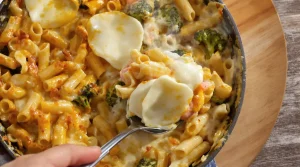 Mein Ofenliebling: cremiger Nudel-Lachs-Auflauf mit Brokkoli, der immer gelingt