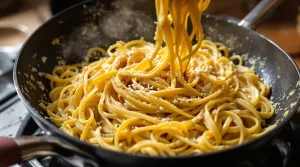 Perfekt für den Feierabend: Ich koche diese schnellen Nudeln in cremiger Hähnchen-Lauch-Soße